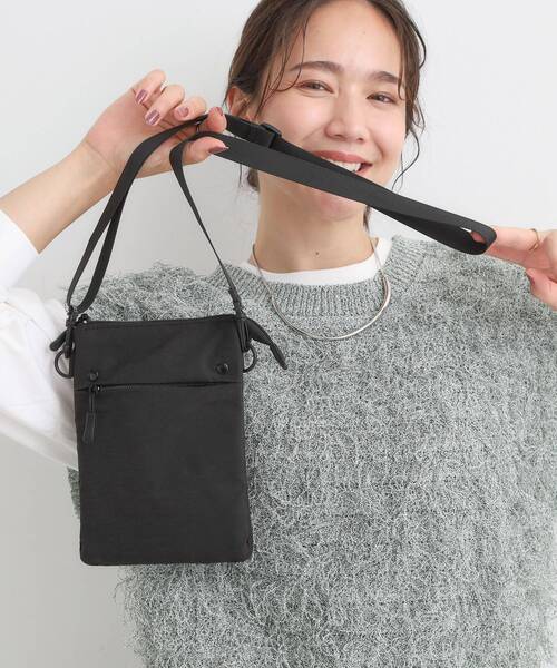 SHOO・LA・RUE(シューラルー)の「【撥水】2層ミニショルダーバッグ(ショルダーバッグ・レディース・グレー/ピンク系/ブラック・00)」の2枚目の写真