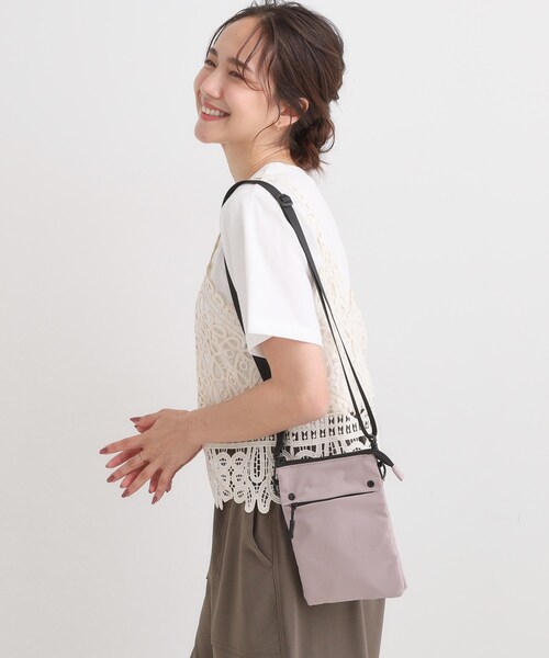 SHOO・LA・RUE(シューラルー)の「【撥水】2層ミニショルダーバッグ(ショルダーバッグ・レディース・グレー/ピンク系/ブラック・00)」の4枚目の写真