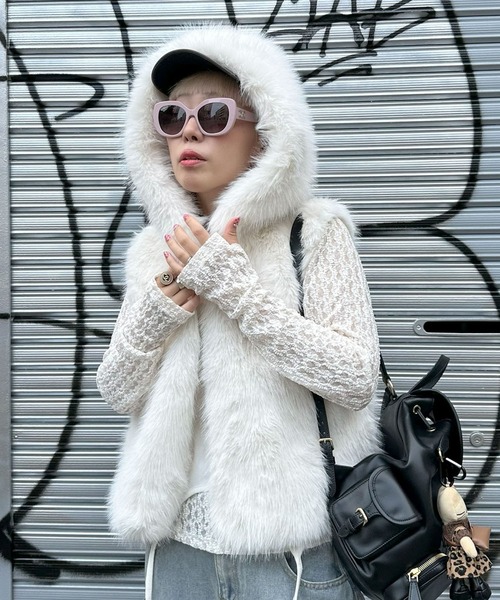 おっきめフードのファーベスト（その他アウター）｜Alley Tokyo