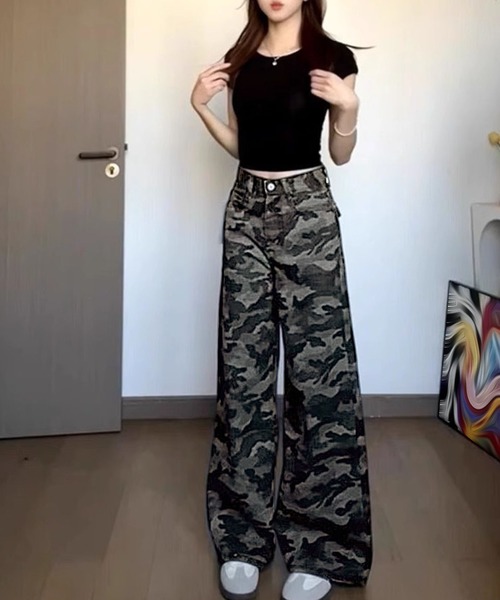 Kuroba(クロバ)の「迷彩柄ワイドルーズパンツ(その他パンツ・レディース・ブラック・S/M/L)」の4枚目の写真