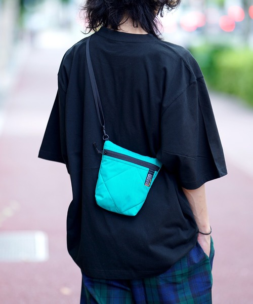 WEEKEND(ER)(ウィークエンダー)の「WEEKEND(ER) QUILTED MINI(ショルダーバッグ・メンズ・ブラック/ベージュ/ブルー/カモフラージュ・FREE)」の3枚目の写真