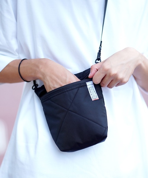 WEEKEND(ER)(ウィークエンダー)の「WEEKEND(ER) QUILTED MINI(ショルダーバッグ・メンズ・ブラック/ベージュ/ブルー/カモフラージュ・FREE)」の2枚目の写真