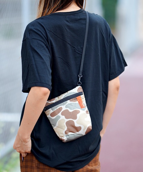 WEEKEND(ER)(ウィークエンダー)の「WEEKEND(ER) QUILTED MINI(ショルダーバッグ・メンズ・ブラック/ベージュ/ブルー/カモフラージュ・FREE)」の17枚目の写真