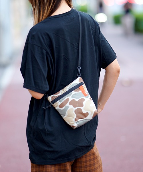 WEEKEND(ER)(ウィークエンダー)の「WEEKEND(ER) QUILTED MINI(ショルダーバッグ・メンズ・ブラック/ベージュ/ブルー/カモフラージュ・FREE)」の19枚目の写真