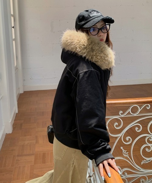 GEMEDA（ジェメダ）の「フェイクファー　フード付きボアライナーブルゾン（ブルゾン・レディース・ブラック/カーキ・M）」の14枚目の写真