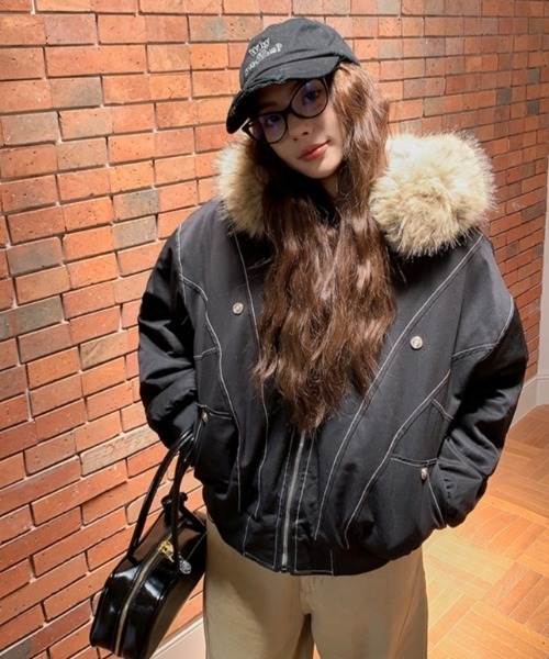 GEMEDA（ジェメダ）の「フェイクファー　フード付きボアライナーブルゾン（ブルゾン・レディース・ブラック/カーキ・M）」の19枚目の写真