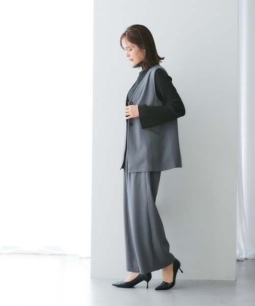 7days Life Styling（セブンデイズライフスタイリング）の「落ち感ドレープ素材ミドル丈フレアジレ（タテヨコストレッチ・しわになりにくい・速乾・ＵＶカット）＜大きいサイズ有＞（ベスト・レディース・グレー/ブラック・M/L/LL/3L）」の6枚目の写真