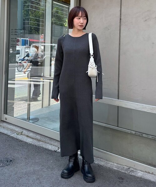 mline（エムライン）の「[mline]カットアウト ニットワンピース（ワンピース・レディース・アイボリー/チャコールグレー/ブラウン/モカ・1/2）」の2枚目の写真