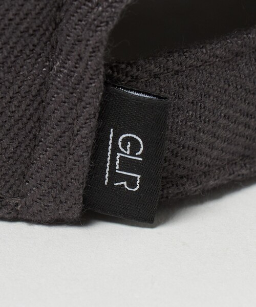 green label relaxing（グリーンレーベルリラクシング）の「GLR ポリエステル サージ ロゴ キャップ（キャップ・メンズ・ダークグレー/ブラック・FREE）」の6枚目の写真