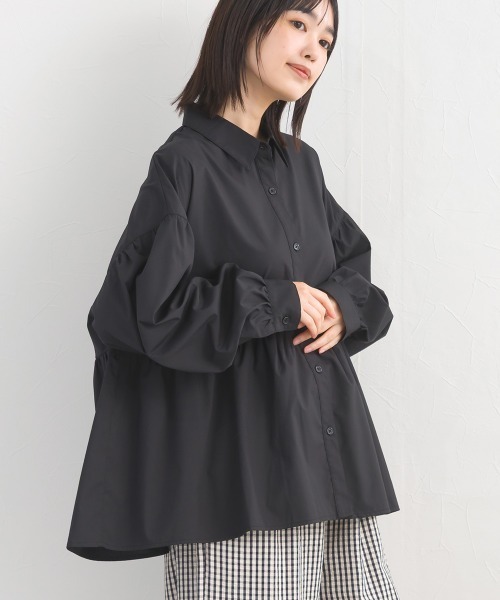 OMNES(オムネス)の「ポプリンギャザー切替 レギュラーカラー 長袖シャツブラウス(シャツ/ブラウス・レディース・ブルー/ブラック/ライトベージュ/マルチ/ホワイト/ホワイト系その他・FREE)」の4枚目の写真
