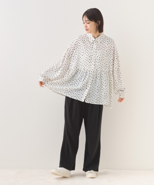 OMNES(オムネス)の「ポプリンギャザー切替 レギュラーカラー 長袖シャツブラウス(シャツ/ブラウス・レディース・ブルー/ブラック/ライトベージュ/マルチ/ホワイト/ホワイト系その他・FREE)」の13枚目の写真