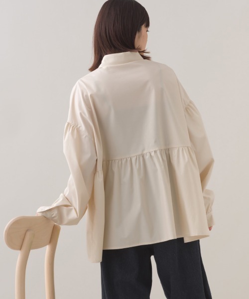 OMNES(オムネス)の「ポプリンギャザー切替 レギュラーカラー 長袖シャツブラウス(シャツ/ブラウス・レディース・ブルー/ブラック/ライトベージュ/マルチ/ホワイト/ホワイト系その他・FREE)」の17枚目の写真