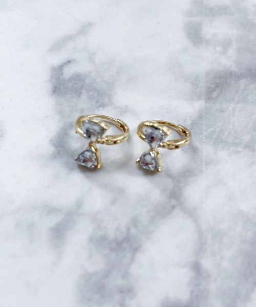 yu-ka（ユーカ）の「YU-KA:リボンモチーフフープピアス ribbon motif hoop pierce（ピアス（両耳用）・レディース・ゴールド・FREE）」の2枚目の写真