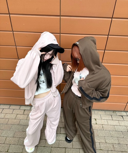 DIP IN CHOCOLATE（ディップインチョコレート）の「【セットアップ対応可能】サイドラインコンパクトジップパーカー【DIP IN CHOCOLATE】（パーカー・レディース・ライトグレー/ピンク/ブラウン・F）」の4枚目の写真