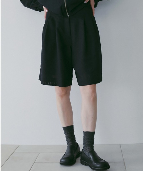 anuke(アンヌーク)の「Tuck Half Pants(その他パンツ・レディース・ネイビー/アイボリー・36inch/38inch)」の6枚目の写真