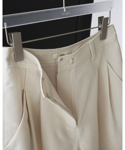 anuke(アンヌーク)の「Tuck Half Pants(その他パンツ・レディース・ネイビー/アイボリー・36inch/38inch)」の14枚目の写真