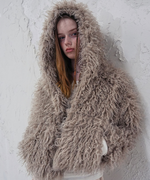 AVANDRESS(アバンドレス )の「Fluffy Hood Jacket BROWN(ムートンコート・レディース・ブラウン・MEDIUM/SMALL)」の3枚目の写真