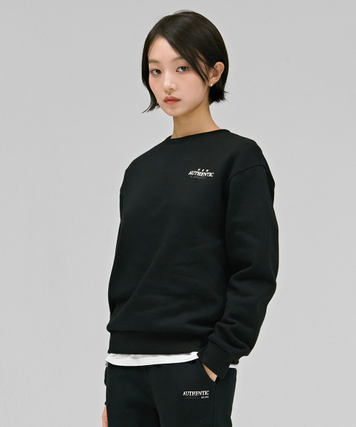 CHASECULT(チェイスカルト)の「ユニセックスエッセンシャルレタリング裏起毛スウェットシャツ-ブラック(スウェット・メンズ・ブラック・95/90/100/105/110)」の5枚目の写真