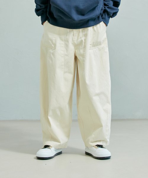 FRIZMWORKS(フリズムワークス)の「TWILL BALLOON PANTS _ IVORY(その他パンツ・メンズ・その他・SMALL/MEDIUM/LARGE/X-LARGE)」の1枚目の写真