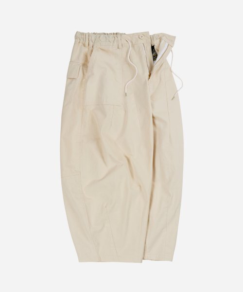 FRIZMWORKS(フリズムワークス)の「TWILL BALLOON PANTS _ IVORY(その他パンツ・メンズ・その他・SMALL/MEDIUM/LARGE/X-LARGE)」の4枚目の写真