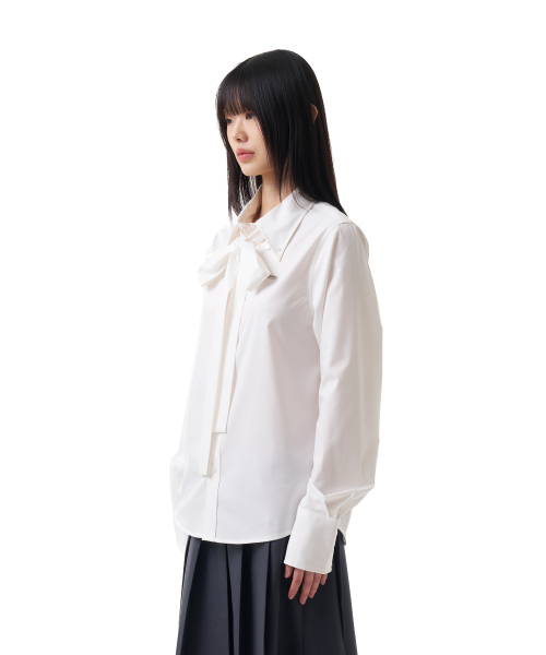 IUGAMAKARAS(イウガマカラス)の「Tied Shirts (White)(シャツ/ブラウス・レディース・その他・FREE)」の6枚目の写真