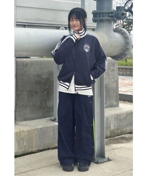 TRAVEL（トラベル）の「ジャージトラックジャケットネイビー（ナイロンジャケット・レディース・その他・LARGE/SMALL/MEDIUM）」の9枚目の写真