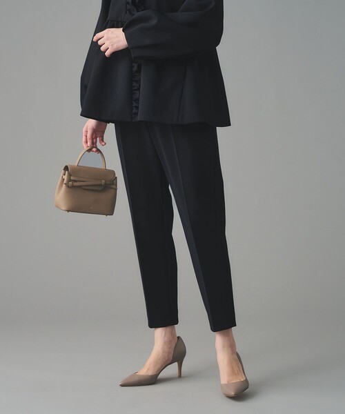 UNITED ARROWS（ユナイテッドアローズ）の「SPONGY タック テーパードパンツ（スラックス・レディース・オフホワイト/ブラック/ネイビー・42/40/38/36/34/32）」の10枚目の写真