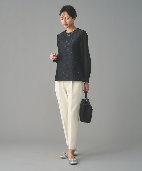 UNITED ARROWS（ユナイテッドアローズ）の「SPONGY タック テーパードパンツ（スラックス・レディース・オフホワイト/ブラック/ネイビー・42/40/38/36/34/32）」の17枚目の写真