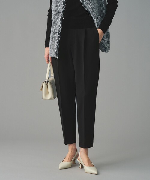 UNITED ARROWS（ユナイテッドアローズ）の「SPONGY タック テーパードパンツ（スラックス・レディース・オフホワイト/ブラック/ネイビー・42/40/38/36/34/32）」の22枚目の写真