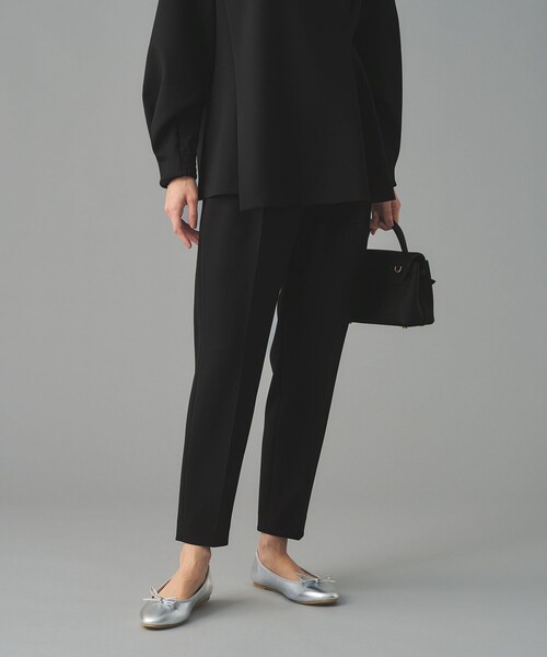 UNITED ARROWS（ユナイテッドアローズ）の「SPONGY タック テーパードパンツ（スラックス・レディース・オフホワイト/ブラック/ネイビー・42/40/38/36/34/32）」の20枚目の写真