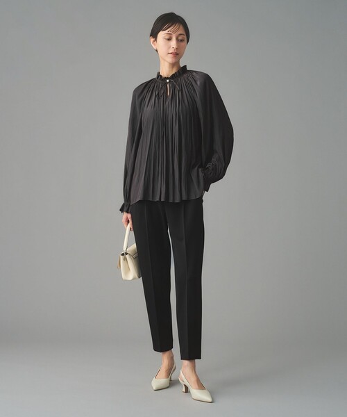 UNITED ARROWS（ユナイテッドアローズ）の「SPONGY タック テーパードパンツ（スラックス・レディース・オフホワイト/ブラック/ネイビー・42/40/38/36/34/32）」の18枚目の写真