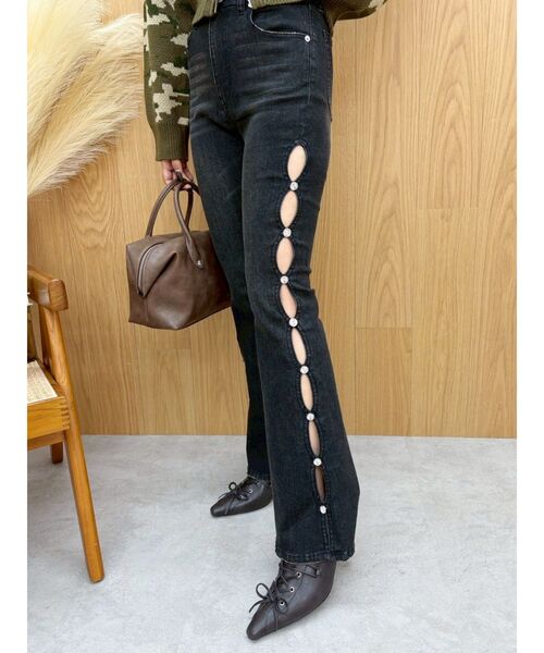 EVRIS(エヴリス)の「サイドビジューフレアデニムパンツ(デニムパンツ・レディース・ブルー/ブラック/インディゴブルー・X-SMALL/SMALL/MEDIUM)」の1枚目の写真