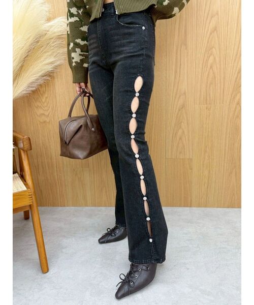 EVRIS(エヴリス)の「サイドビジューフレアデニムパンツ(デニムパンツ・レディース・ブルー/ブラック/インディゴブルー・X-SMALL/SMALL/MEDIUM)」の19枚目の写真