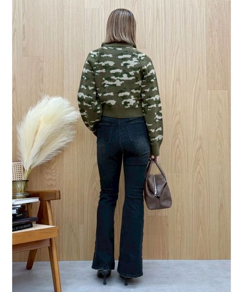 EVRIS(エヴリス)の「サイドビジューフレアデニムパンツ(デニムパンツ・レディース・ブルー/ブラック/インディゴブルー・X-SMALL/SMALL/MEDIUM)」の21枚目の写真