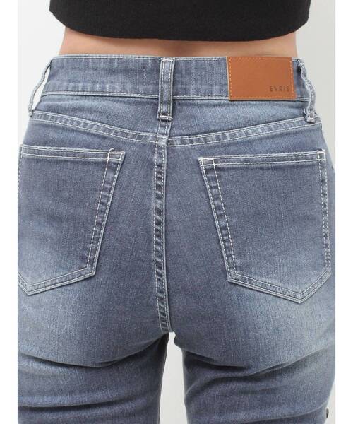 EVRIS(エヴリス)の「サイドビジューフレアデニムパンツ(デニムパンツ・レディース・ブルー/ブラック/インディゴブルー・X-SMALL/SMALL/MEDIUM)」の21枚目の写真