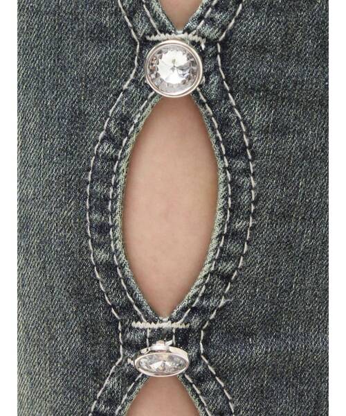 EVRIS(エヴリス)の「サイドビジューフレアデニムパンツ(デニムパンツ・レディース・ブルー/ブラック/インディゴブルー・X-SMALL/SMALL/MEDIUM)」の5枚目の写真