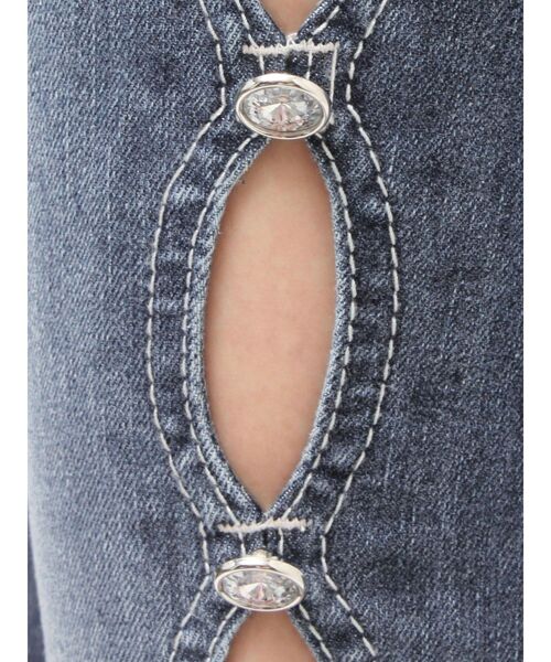 EVRIS(エヴリス)の「サイドビジューフレアデニムパンツ(デニムパンツ・レディース・ブルー/ブラック/インディゴブルー・X-SMALL/SMALL/MEDIUM)」の6枚目の写真