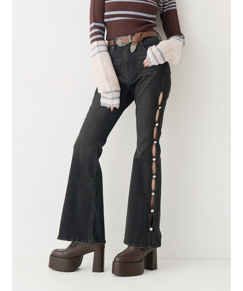 EVRIS(エヴリス)の「サイドビジューフレアデニムパンツ(デニムパンツ・レディース・ブルー/ブラック/インディゴブルー・X-SMALL/SMALL/MEDIUM)」の2枚目の写真