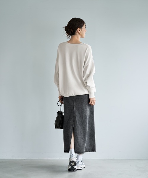 STYLE DELI(スタイルデリ)の「スムースハイゲージゆったりクルーネックニット(ニット/セーター・レディース・ダークグレー/ホワイト/レッド/ブラック・FREE)」の20枚目の写真