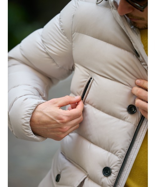 AOURE(アウール)の「ストレッチダウン(ダウンジャケット/コート・メンズ・ブラック/アイボリー・SMALL/MEDIUM/LARGE/X-LARGE)」の3枚目の写真