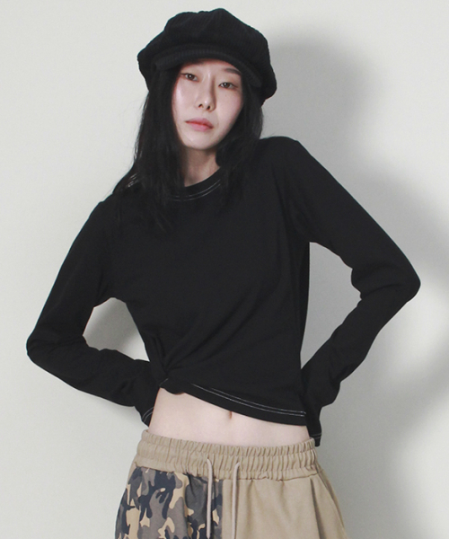 DEMARC（ドゥマーク）の「アウトステッチ配色セミクロップ長袖Tシャツブラック（Tシャツ/カットソー・レディース・その他・MEDIUM/LARGE）」の8枚目の写真
