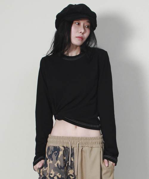DEMARC（ドゥマーク）の「アウトステッチ配色セミクロップ長袖Tシャツブラック（Tシャツ/カットソー・レディース・その他・MEDIUM/LARGE）」の9枚目の写真