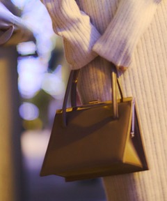 R**様 新品タグ付❤️完売色　anuans アニュアンス　クラスプラウンドショ クラスプラウンドショルダー