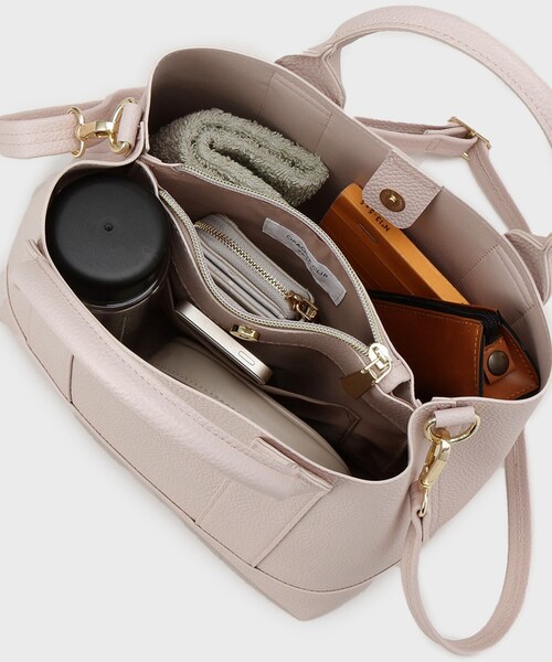 シュリンク合皮ワイドマチ付きミドルサイズトートバッグ【人間工学