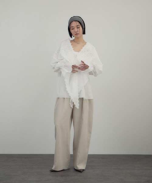 SALON adam et rope'（サロン アダム エ ロペ）の「クロスレースケープブラウス（シャツ/ブラウス・レディース・ブラック/オフホワイト・FREE）」の10枚目の写真