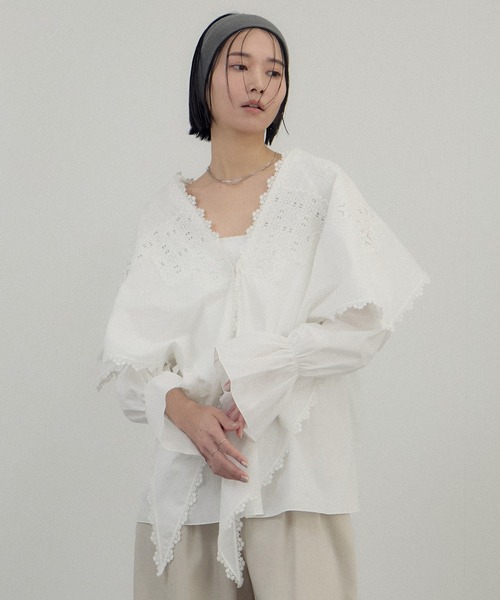 SALON adam et rope'（サロン アダム エ ロペ）の「クロスレースケープブラウス（シャツ/ブラウス・レディース・ブラック/オフホワイト・FREE）」の12枚目の写真