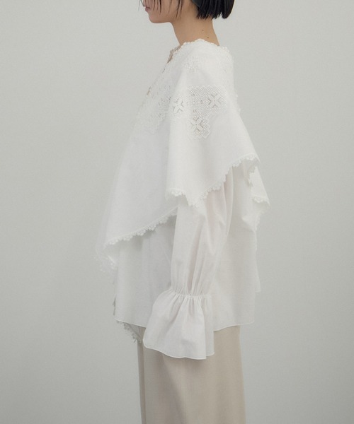 SALON adam et rope'（サロン アダム エ ロペ）の「クロスレースケープブラウス（シャツ/ブラウス・レディース・ブラック/オフホワイト・FREE）」の15枚目の写真