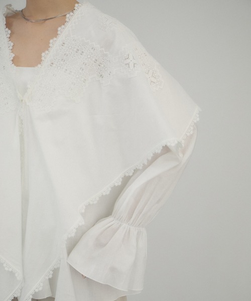 SALON adam et rope'（サロン アダム エ ロペ）の「クロスレースケープブラウス（シャツ/ブラウス・レディース・ブラック/オフホワイト・FREE）」の18枚目の写真