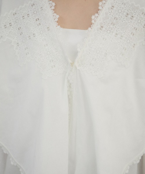 SALON adam et rope'（サロン アダム エ ロペ）の「クロスレースケープブラウス（シャツ/ブラウス・レディース・ブラック/オフホワイト・FREE）」の20枚目の写真