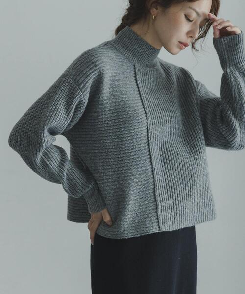 URBAN RESEARCH Sonny Label（アーバンリサーチサニーレーベル）の「畦切替えニットプルオーバー（ニット/セーター・レディース・ライトベージュ/チャコールグレー/ブルー/ピンク・FREE）」の2枚目の写真